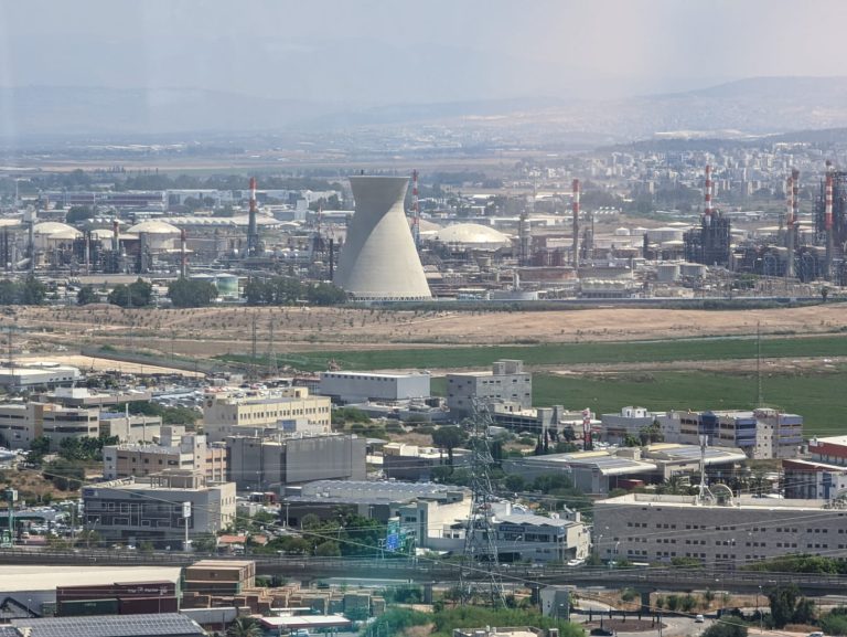 דף עמדה: נזקים מזיהום מפעלים לקרקע, נחלים ומקורות מים